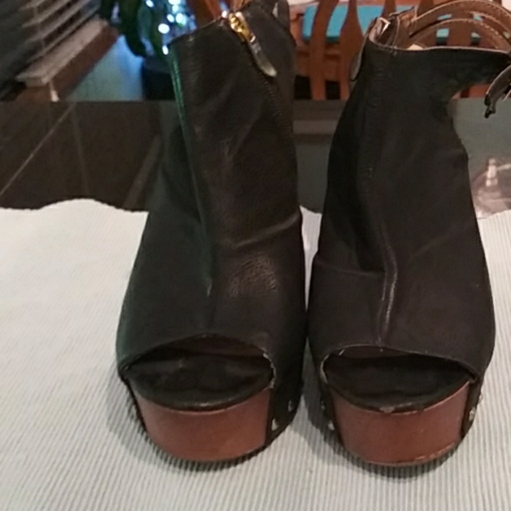 Chinese laundry wedgies